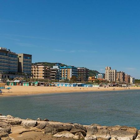 Zara D'Amare A Pesaro 10 Metri Dalla Spiaggia By Yohome 外观 照片