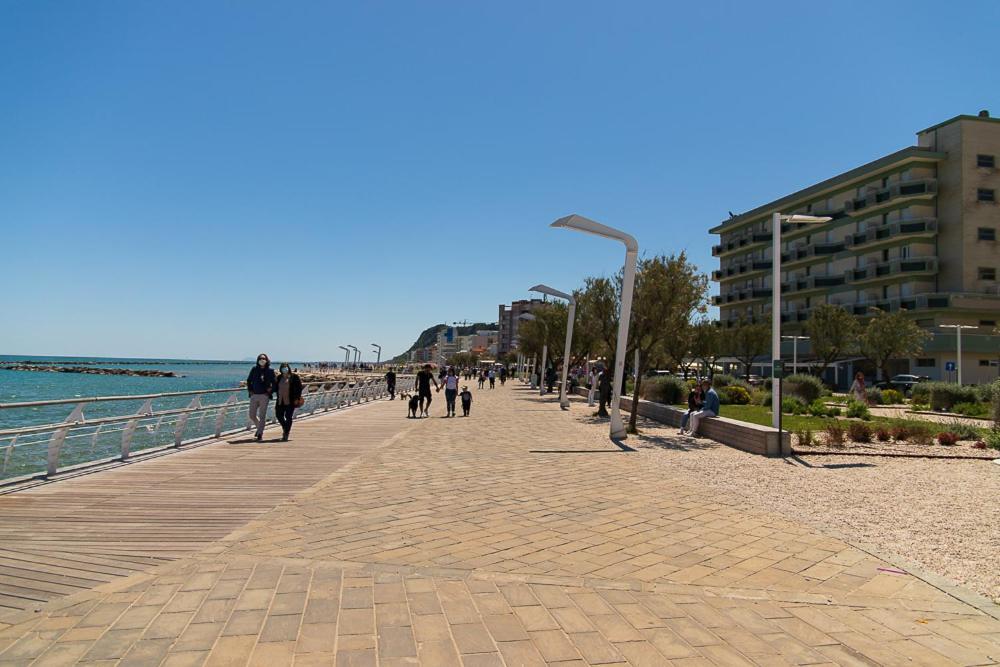 Zara D'Amare A Pesaro 10 Metri Dalla Spiaggia By Yohome 外观 照片