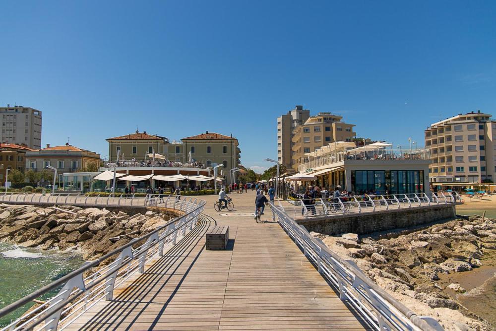 Zara D'Amare A Pesaro 10 Metri Dalla Spiaggia By Yohome 外观 照片