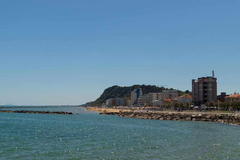 Zara D'Amare A Pesaro 10 Metri Dalla Spiaggia By Yohome 外观 照片