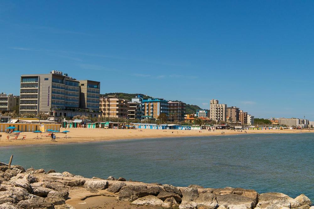 Zara D'Amare A Pesaro 10 Metri Dalla Spiaggia By Yohome 外观 照片